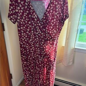 Maroon dress with flowers , never worn. Size large